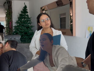 A real estate agent fucked during a visit in the dining room to sell her property !!