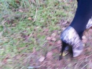 Female L ambling with leopard high high-heeled shoes.