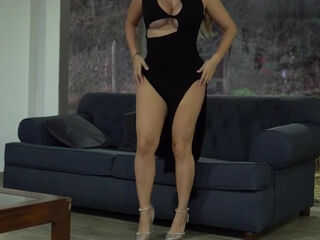 Beautiful blonde babe likes muff divers