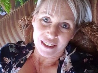 Big boob brunette masturbates on webcam