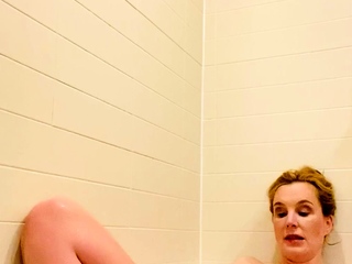 Cute amateur brunette naughty in solo jerking show on camera