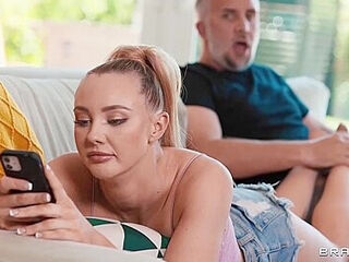 Paisley Porter - Exxtra - Curvy Dirt