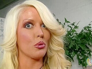Lissome Alura Jenson At Handjob Video