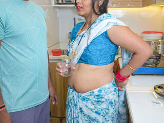 Sperm Donate- Neighbor aunty took out sperm from my Lund in a box for her daughter-in-law, She gave me sexy Blowjob in Saree.