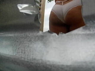 Camara graba en vestidor de playa a latina sexy(BIG BUTT)