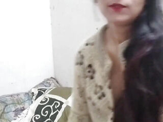 Desi aunty ko saman dene ke bahane pel diya